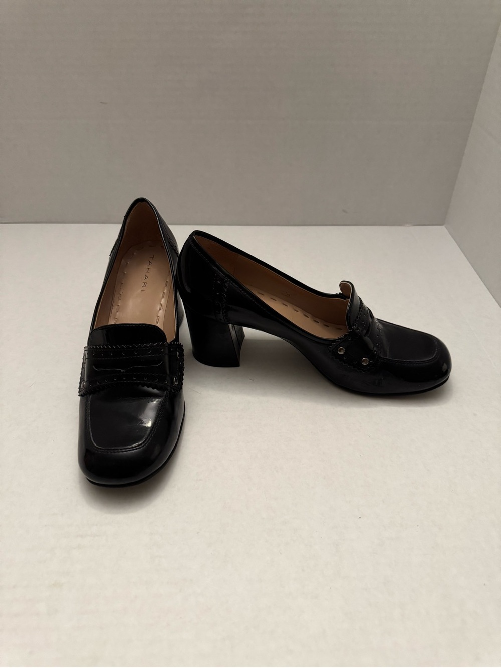Tahari Logan Black Patent Heeled Penny Loafers Size 7.5M Classic Career - Picture 2 of 12